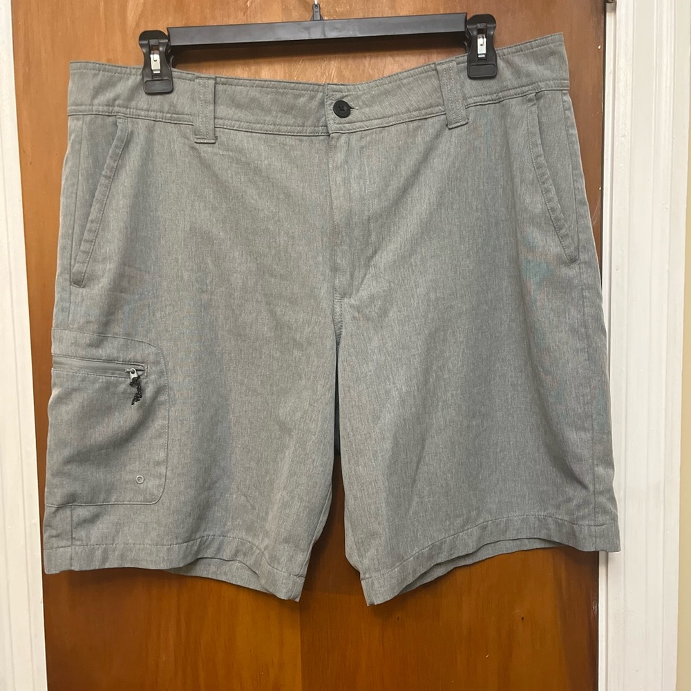 Magellan Men's Gray Shorts.‎ 38